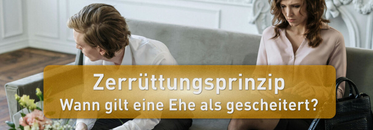 Zerrüttungsprinzip - Wann gilt eine Ehe als gescheitert? - Paar auf der Couch