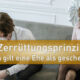 Zerrüttungsprinzip - Wann gilt eine Ehe als gescheitert? - Paar auf der Couch